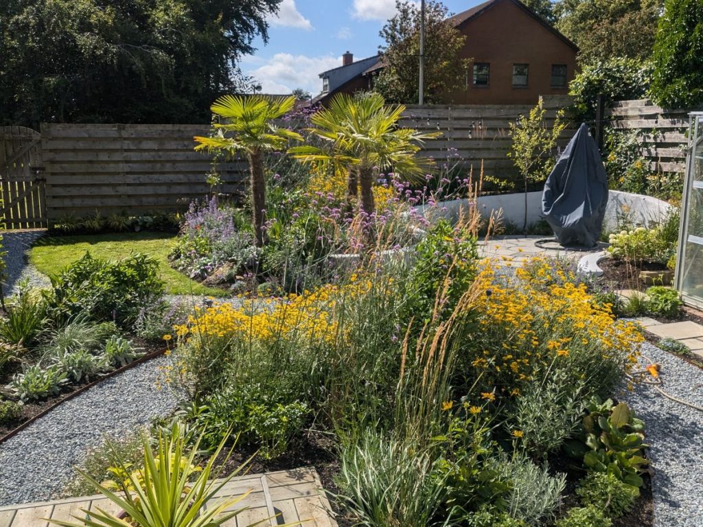 Vivid Garden Designed for all seasons